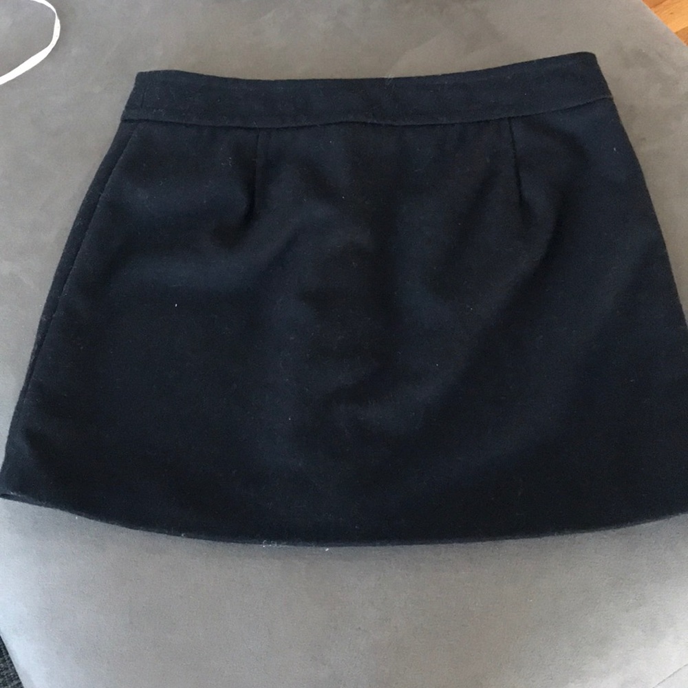 Super cute Gap wool mini skirt with buttons - Picture 2 of 2